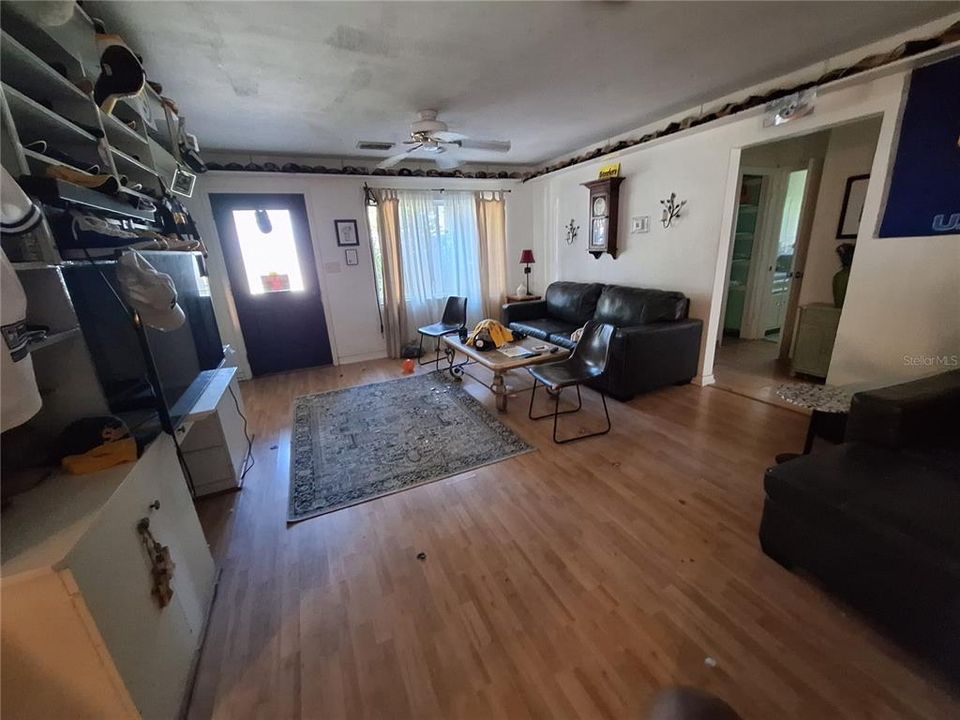 待售: $275,000 (3 贝兹, 2 浴室, 2007 平方英尺)