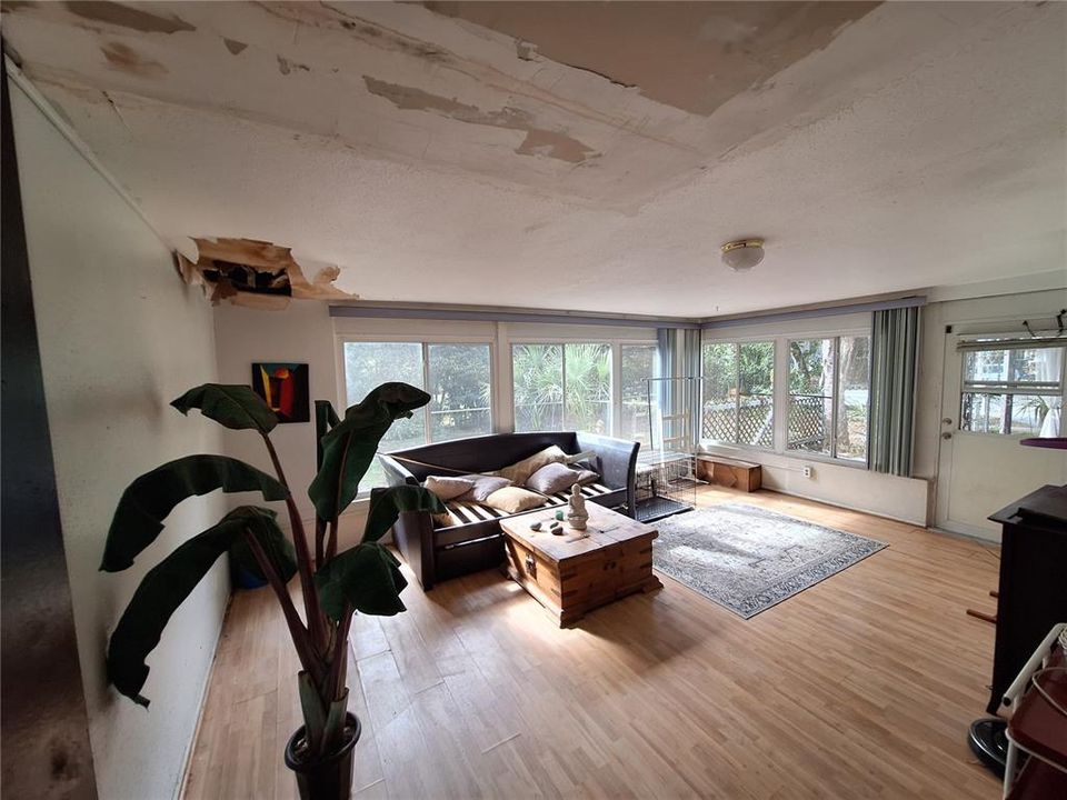 待售: $275,000 (3 贝兹, 2 浴室, 2007 平方英尺)