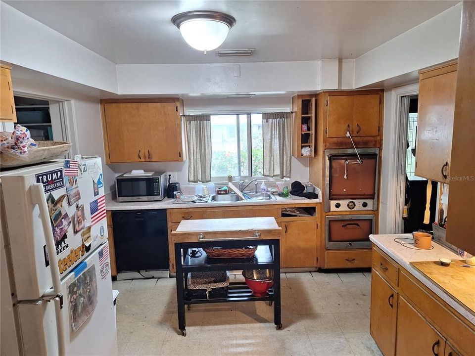 待售: $275,000 (3 贝兹, 2 浴室, 2007 平方英尺)