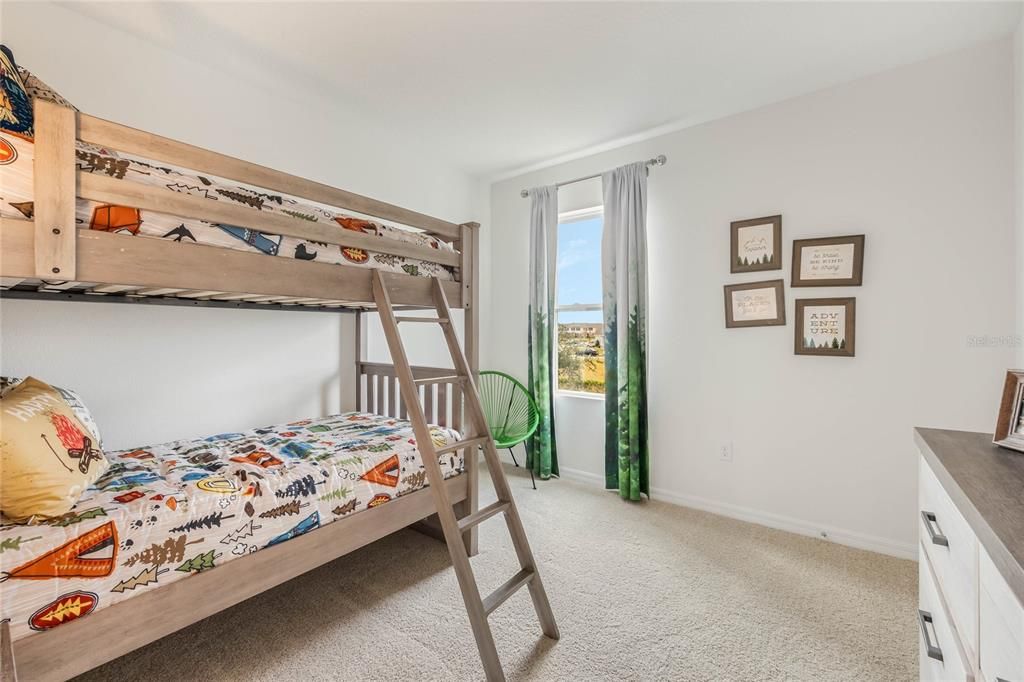 На продажу: $415,990 (5 спален, 3 ванн, 2601 Квадратных фут)