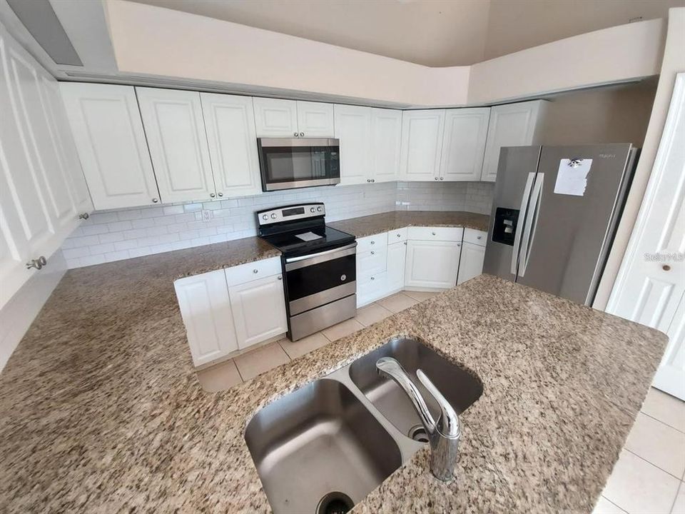 出租: $2,395 (4 贝兹, 3 浴室, 2383 平方英尺)