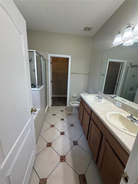 En Venta: $339,900 (4 camas, 2 baños, 2164 Pies cuadrados)