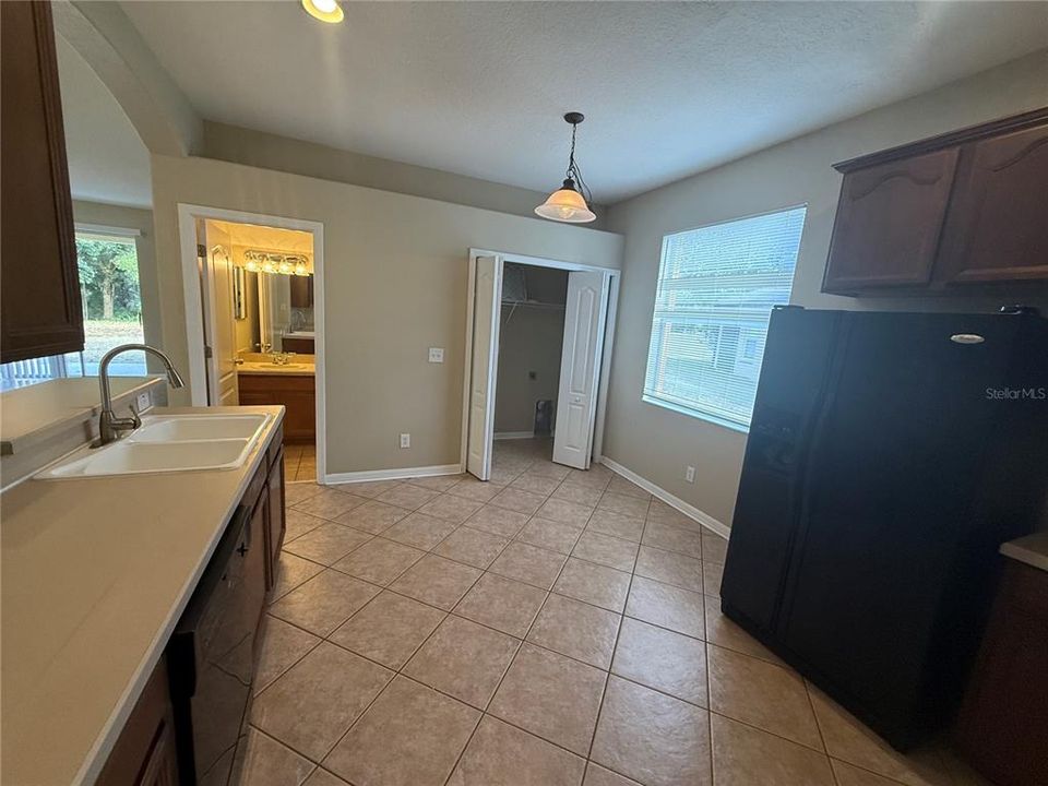 En Venta: $339,900 (4 camas, 2 baños, 2164 Pies cuadrados)