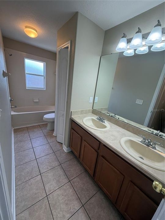 En Venta: $339,900 (4 camas, 2 baños, 2164 Pies cuadrados)