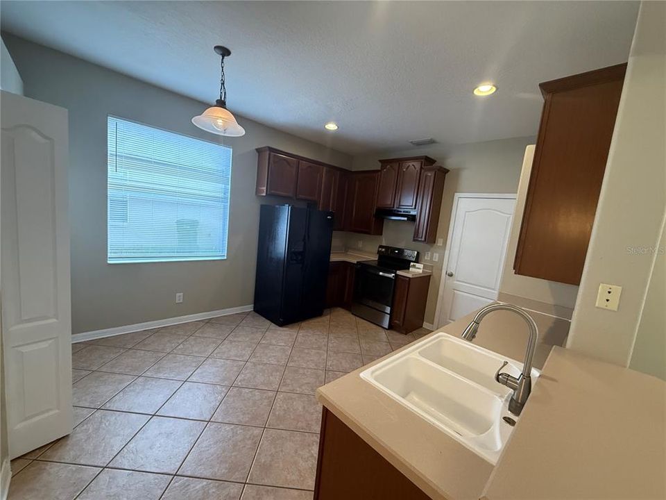 En Venta: $339,900 (4 camas, 2 baños, 2164 Pies cuadrados)