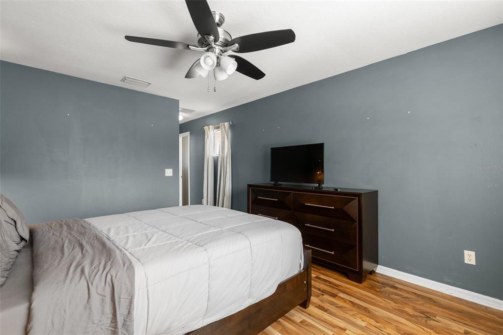 For Sale: $255,000 (3 beds, 2 baths, 1455 Square Feet)