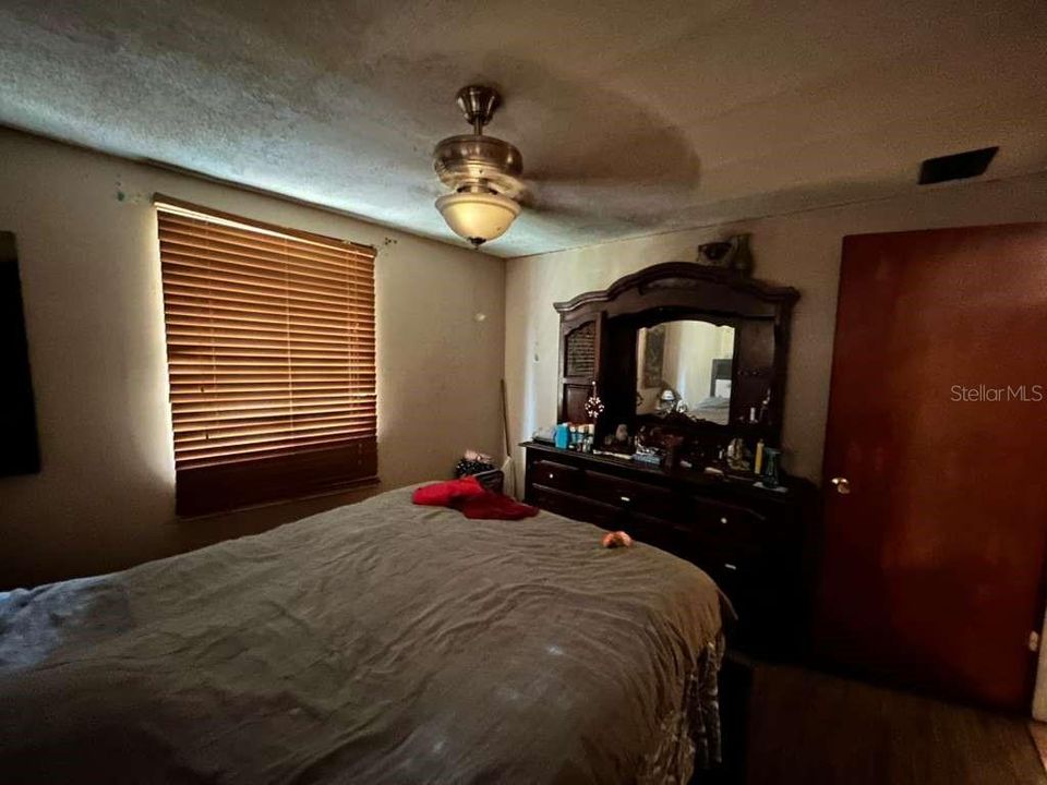 For Sale: $150,000 (3 beds, 1 baths, 1128 Square Feet)