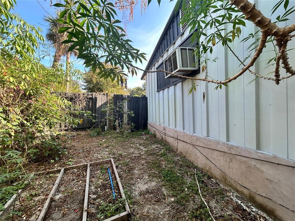 For Sale: $150,000 (3 beds, 1 baths, 1128 Square Feet)