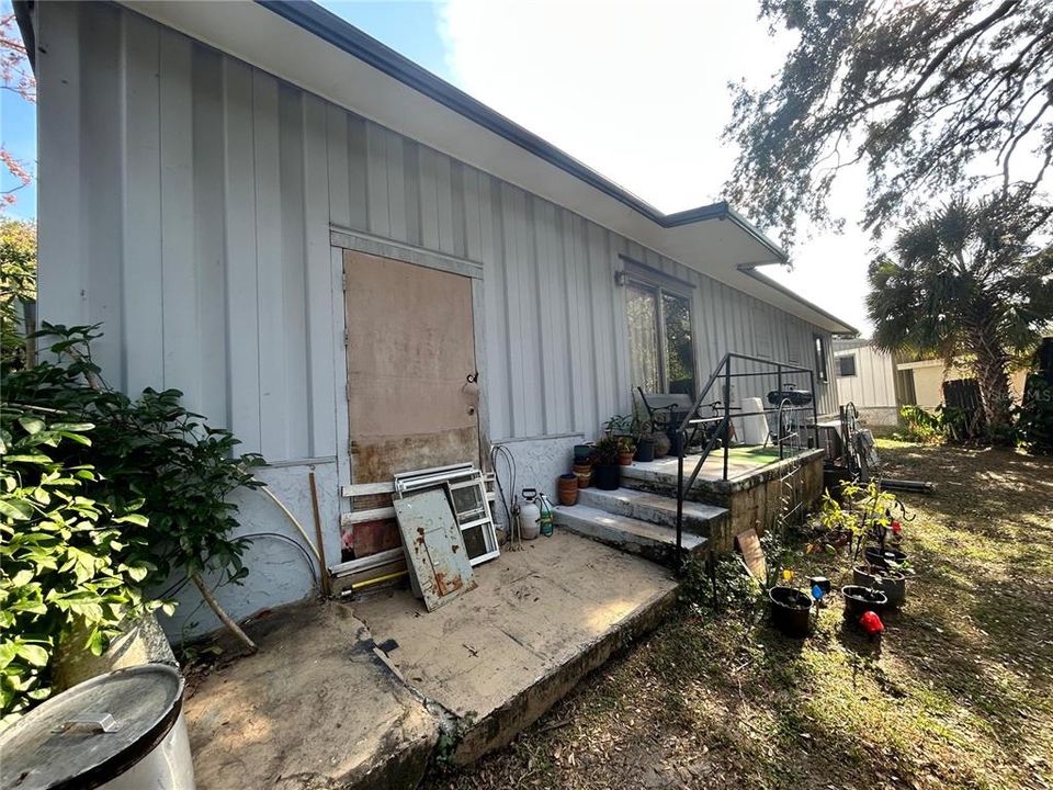 For Sale: $150,000 (3 beds, 1 baths, 1128 Square Feet)