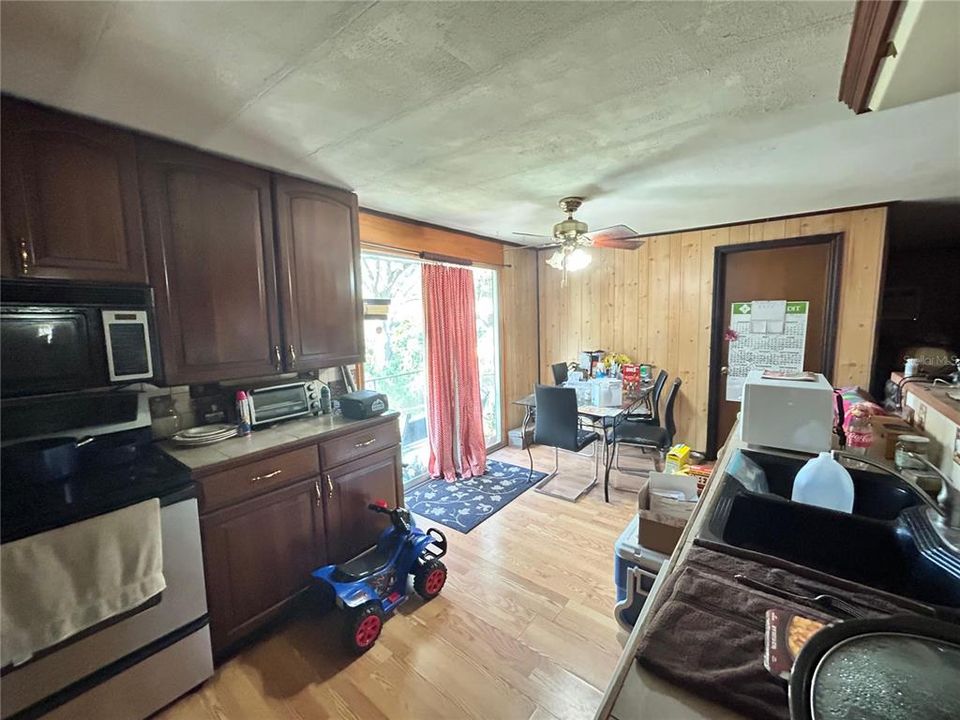 For Sale: $150,000 (3 beds, 1 baths, 1128 Square Feet)