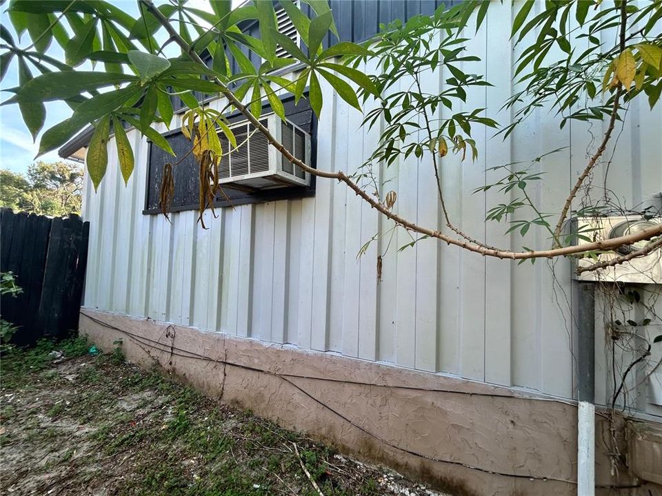 For Sale: $150,000 (3 beds, 1 baths, 1128 Square Feet)