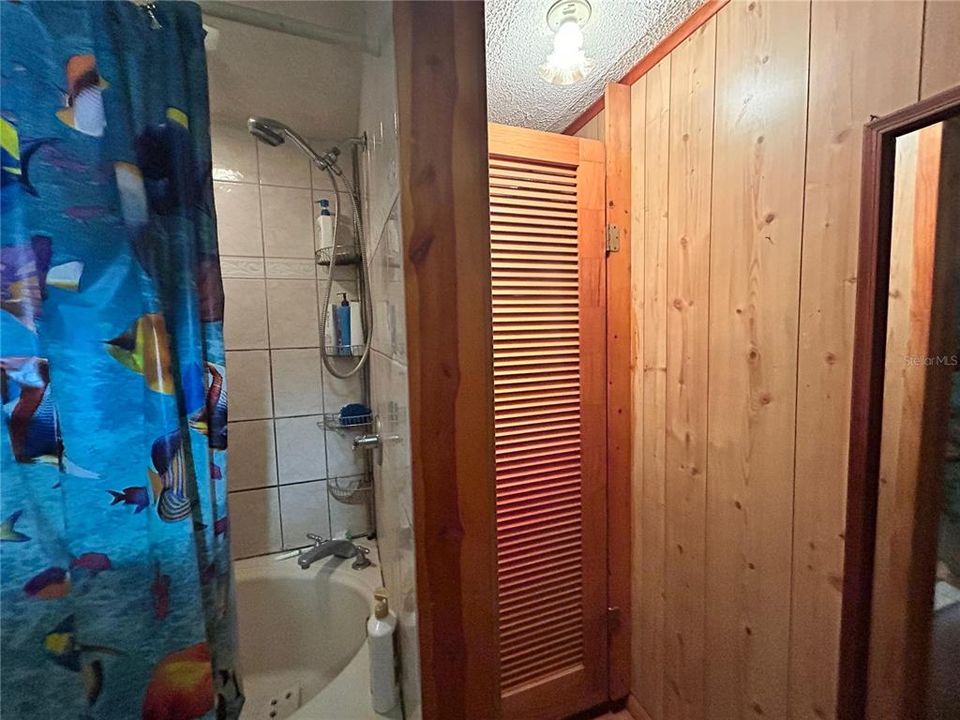 For Sale: $150,000 (3 beds, 1 baths, 1128 Square Feet)