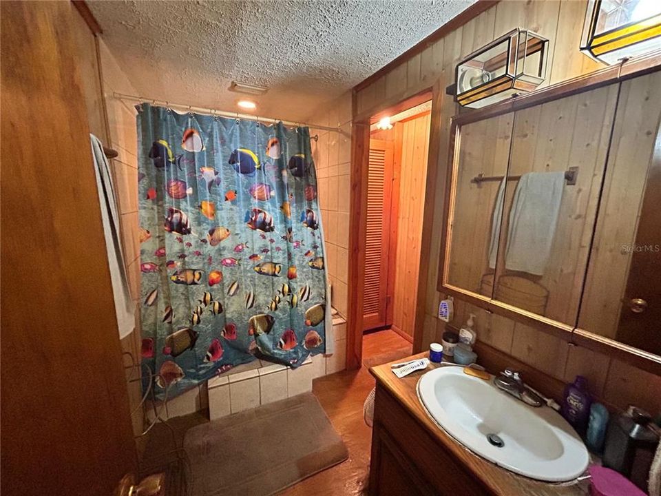 For Sale: $150,000 (3 beds, 1 baths, 1128 Square Feet)