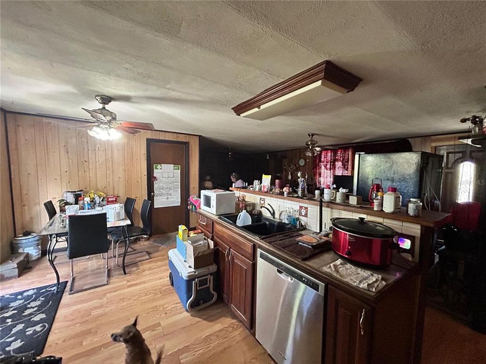 For Sale: $150,000 (3 beds, 1 baths, 1128 Square Feet)