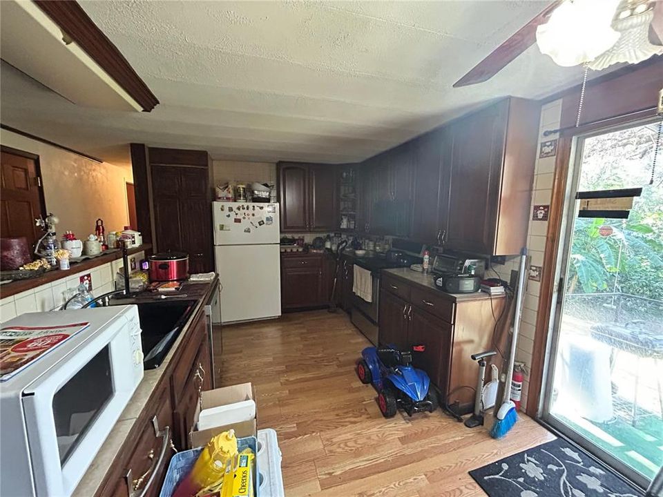 For Sale: $150,000 (3 beds, 1 baths, 1128 Square Feet)