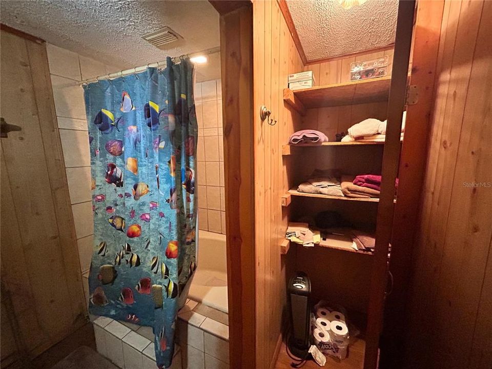 For Sale: $150,000 (3 beds, 1 baths, 1128 Square Feet)