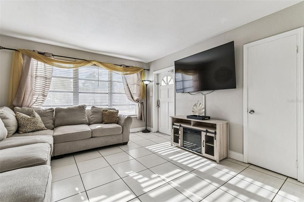 待售: $329,900 (3 贝兹, 2 浴室, 970 平方英尺)