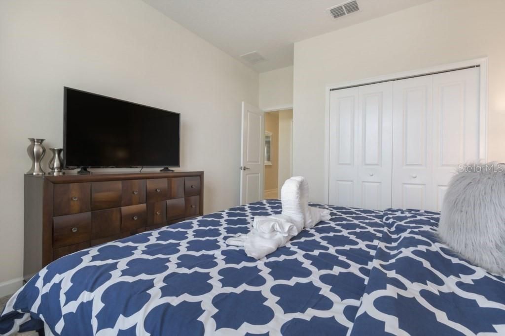 For Rent: $3,300 (6 beds, 5 baths, 3291 Square Feet)