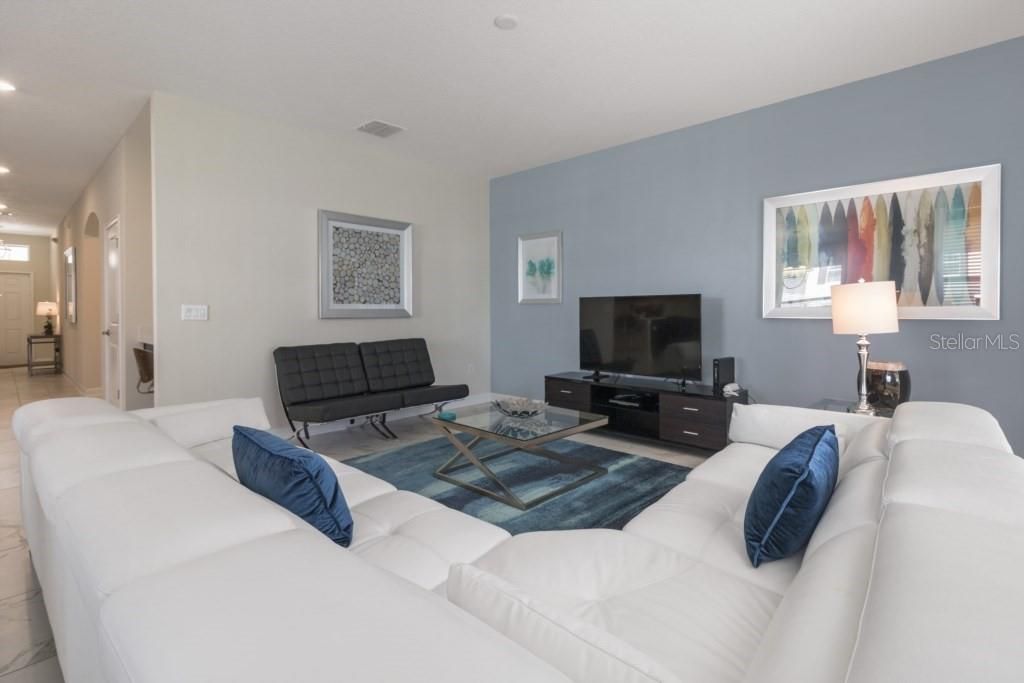 For Rent: $3,300 (6 beds, 5 baths, 3291 Square Feet)