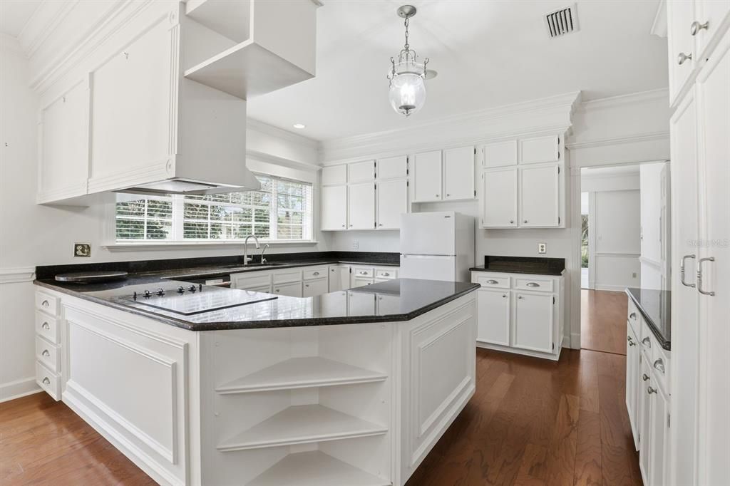 For Rent: $3,600 (3 beds, 3 baths, 3812 Square Feet)