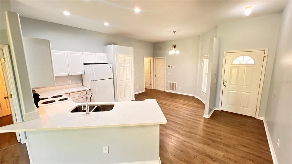 出租: $2,099 (3 贝兹, 2 浴室, 1307 平方英尺)