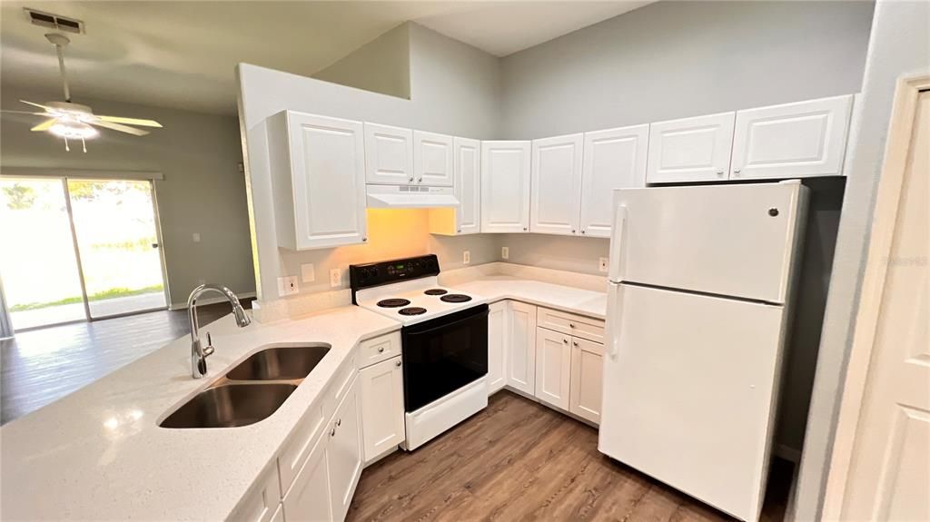 出租: $2,099 (3 贝兹, 2 浴室, 1307 平方英尺)