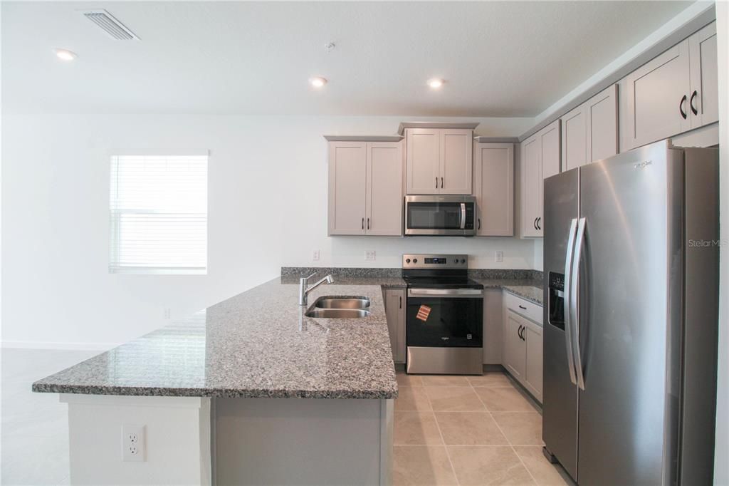 В аренду: $2,395 (4 спален, 2 ванн, 1678 Квадратных фут)