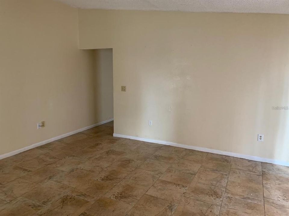 出租: $1,200 (2 贝兹, 1 浴室, 1236 平方英尺)