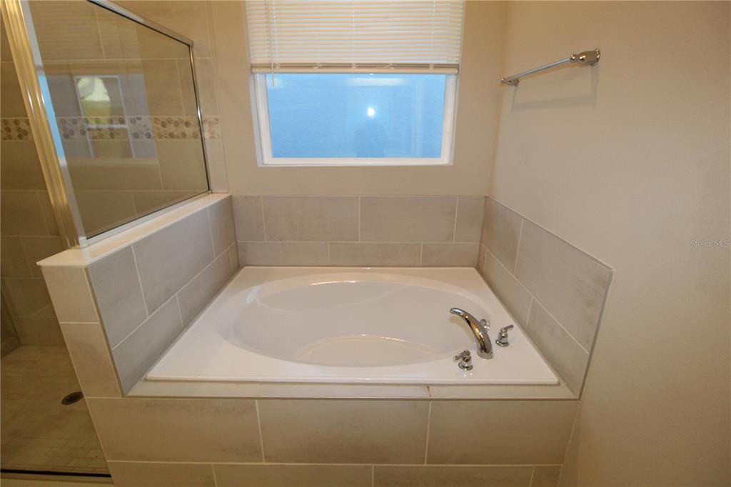 For Rent: $3,500 (4 beds, 3 baths, 2072 Square Feet)