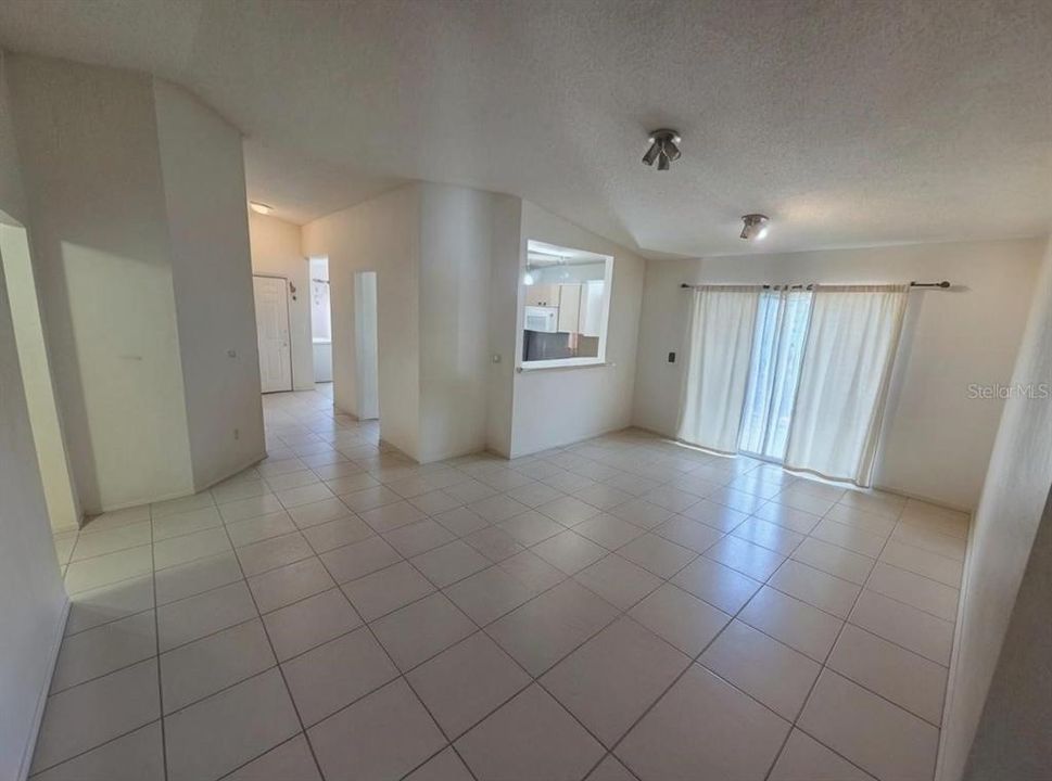 For Sale: $325,000 (4 beds, 2 baths, 1498 Square Feet)