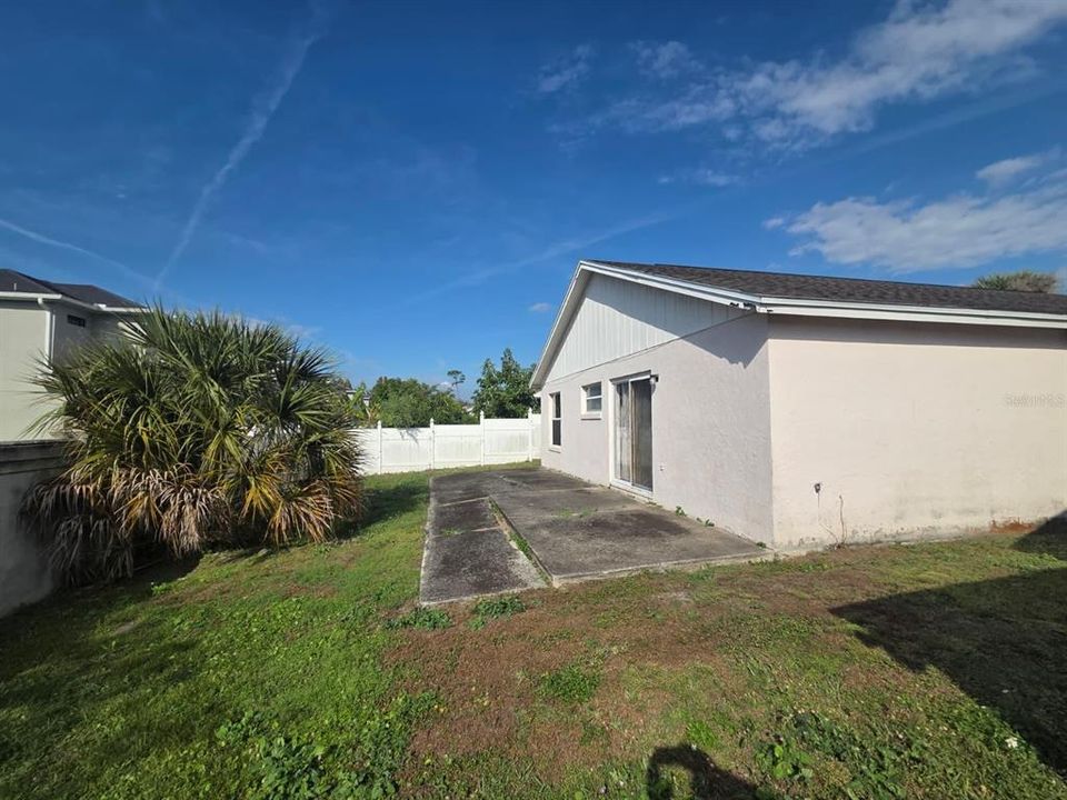 For Sale: $325,000 (4 beds, 2 baths, 1498 Square Feet)