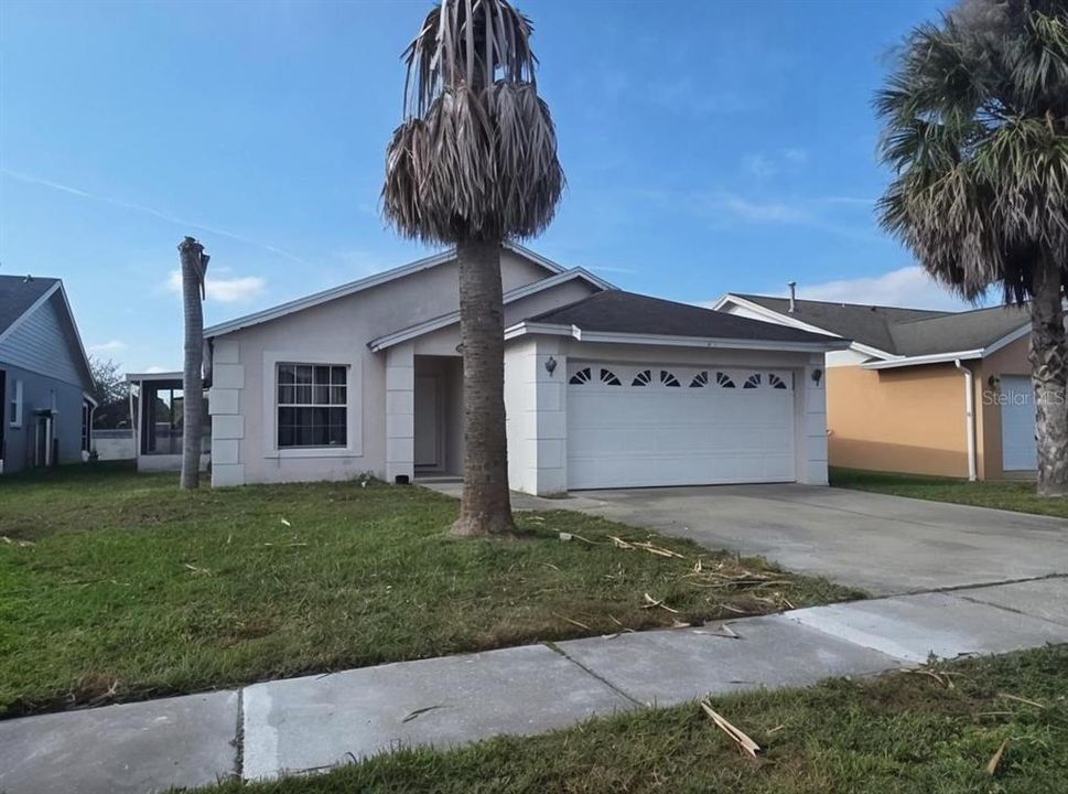For Sale: $325,000 (4 beds, 2 baths, 1498 Square Feet)