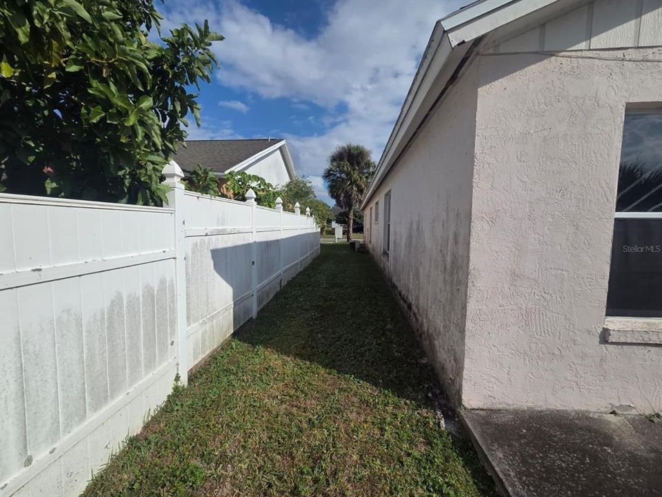 For Sale: $325,000 (4 beds, 2 baths, 1498 Square Feet)