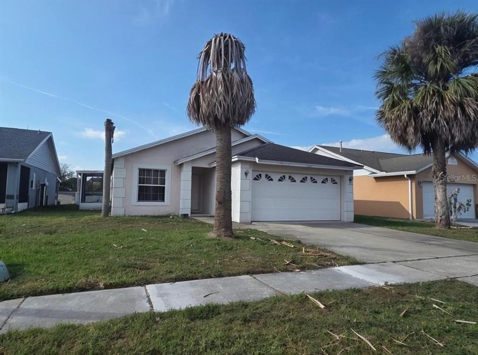 For Sale: $325,000 (4 beds, 2 baths, 1498 Square Feet)