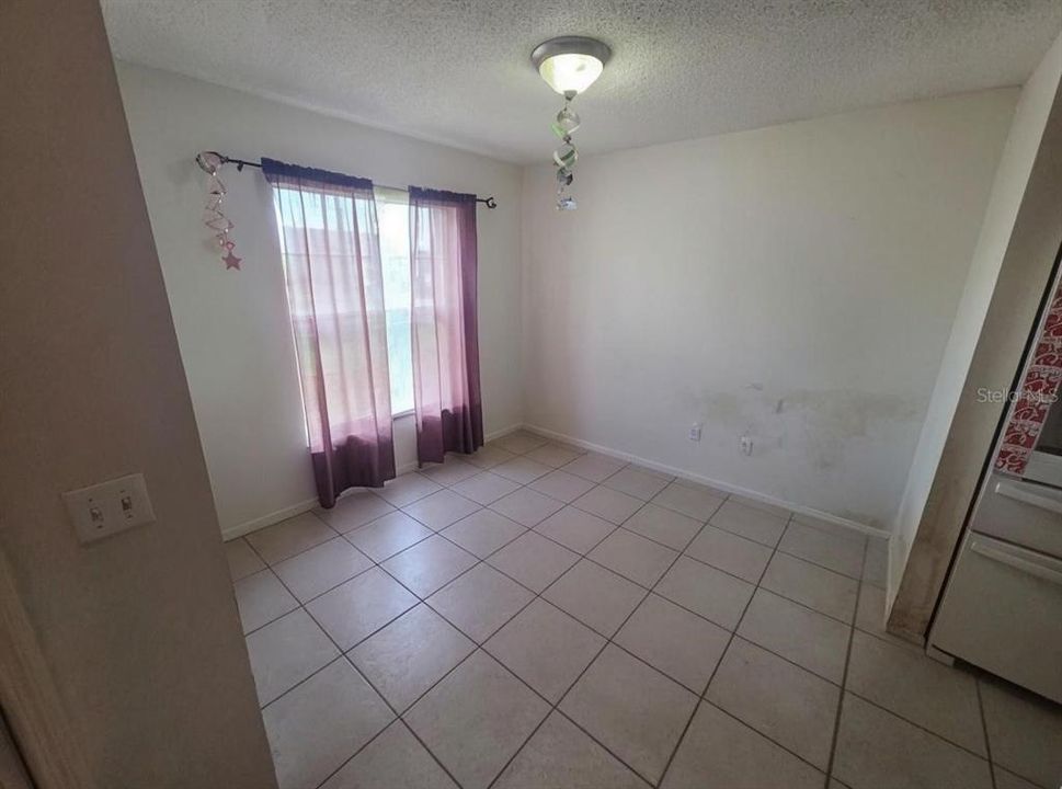 For Sale: $325,000 (4 beds, 2 baths, 1498 Square Feet)