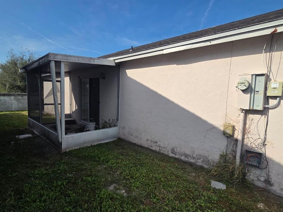 For Sale: $325,000 (4 beds, 2 baths, 1498 Square Feet)