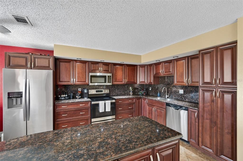 На продажу: $350,000 (3 спален, 2 ванн, 1658 Квадратных фут)