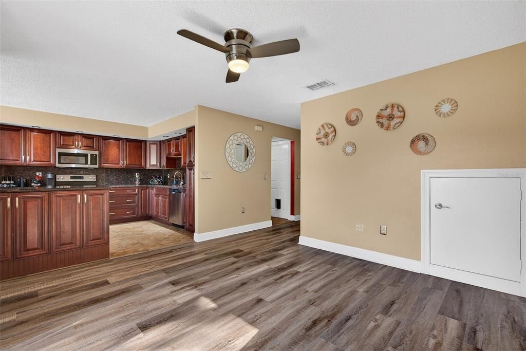 На продажу: $350,000 (3 спален, 2 ванн, 1658 Квадратных фут)