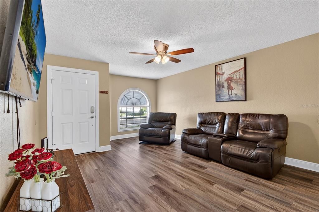 На продажу: $350,000 (3 спален, 2 ванн, 1658 Квадратных фут)