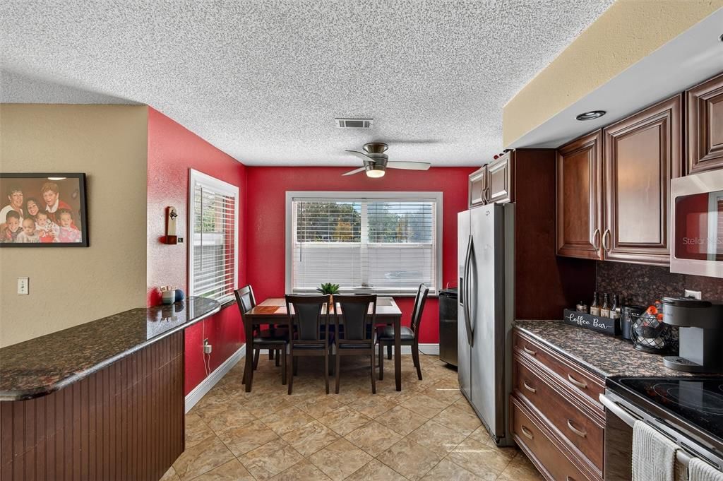 На продажу: $350,000 (3 спален, 2 ванн, 1658 Квадратных фут)