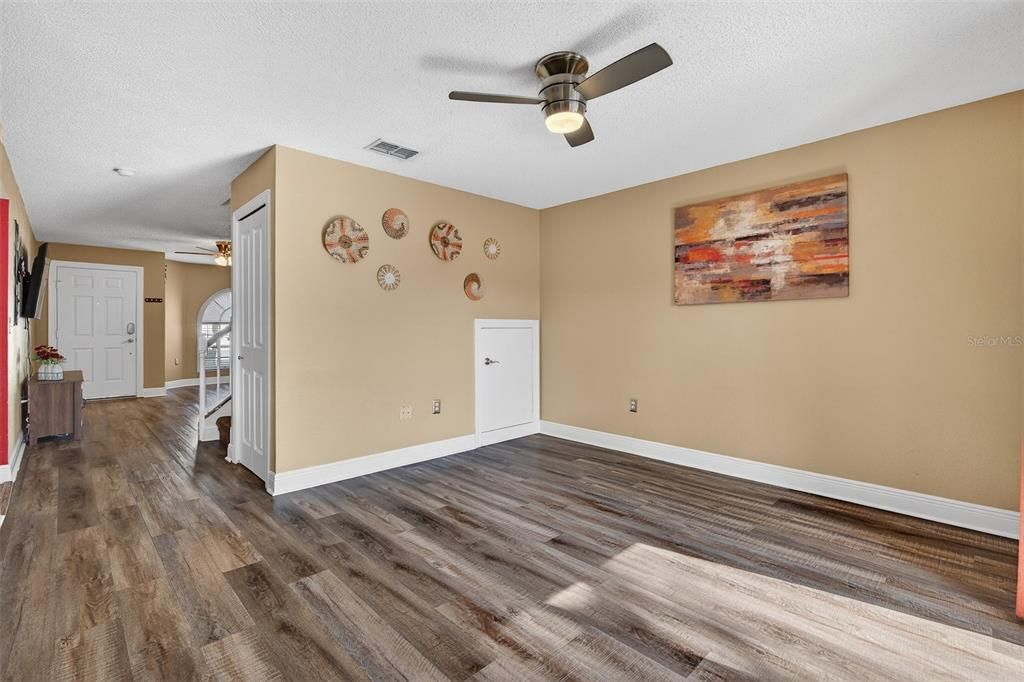 На продажу: $350,000 (3 спален, 2 ванн, 1658 Квадратных фут)