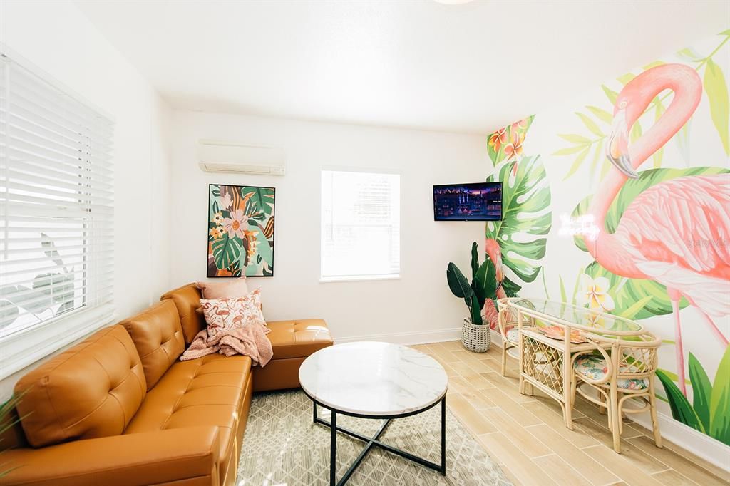 For Rent: $2,450 (1 beds, 1 baths, 700 Square Feet)