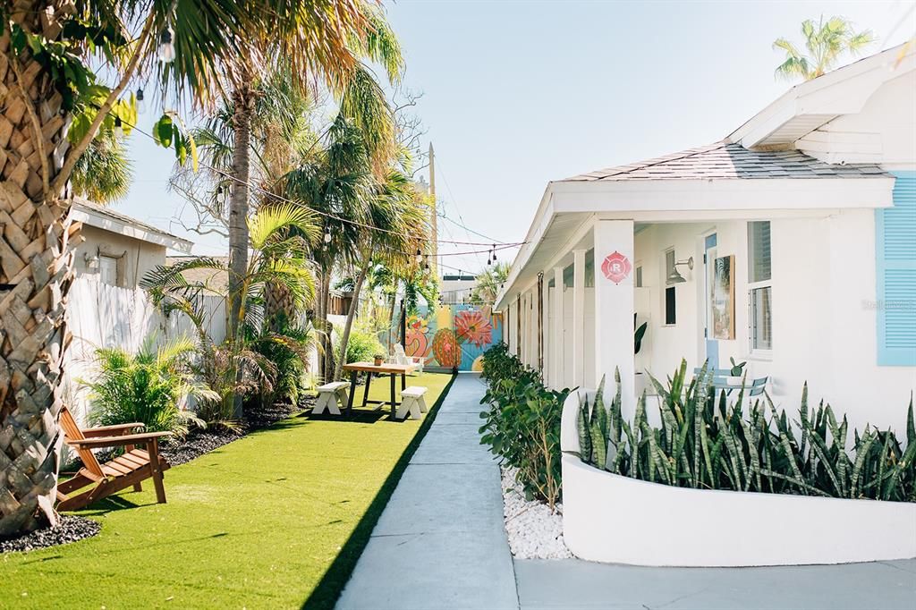 For Rent: $2,450 (1 beds, 1 baths, 700 Square Feet)