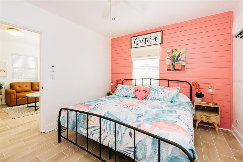 For Rent: $2,450 (1 beds, 1 baths, 700 Square Feet)