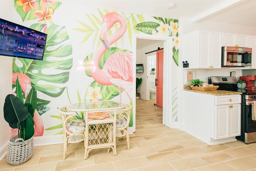 For Rent: $2,450 (1 beds, 1 baths, 700 Square Feet)