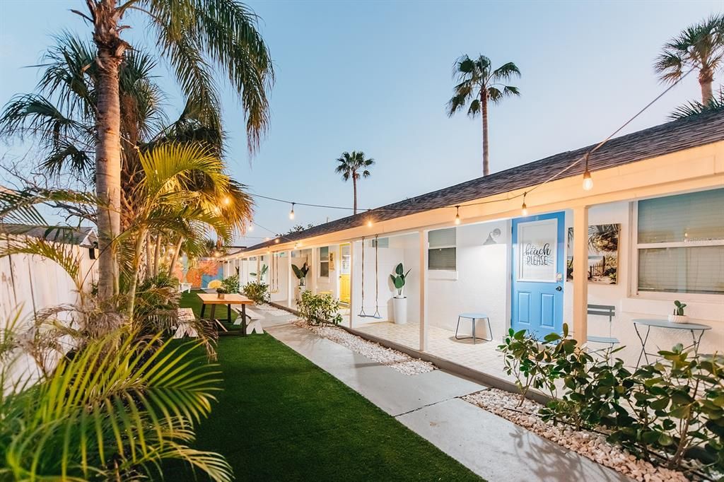 For Rent: $2,450 (1 beds, 1 baths, 700 Square Feet)