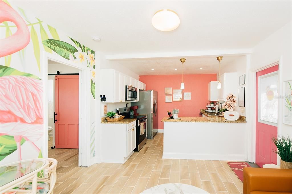 For Rent: $2,450 (1 beds, 1 baths, 700 Square Feet)