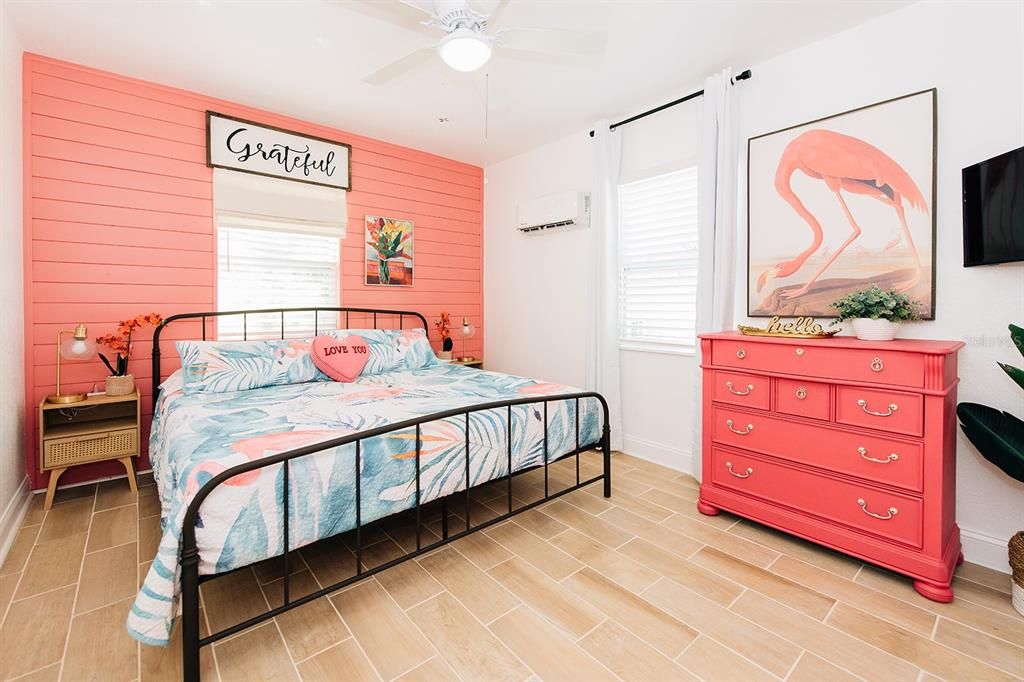 For Rent: $2,450 (1 beds, 1 baths, 700 Square Feet)