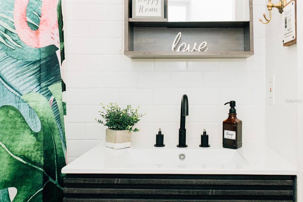 For Rent: $2,450 (1 beds, 1 baths, 700 Square Feet)