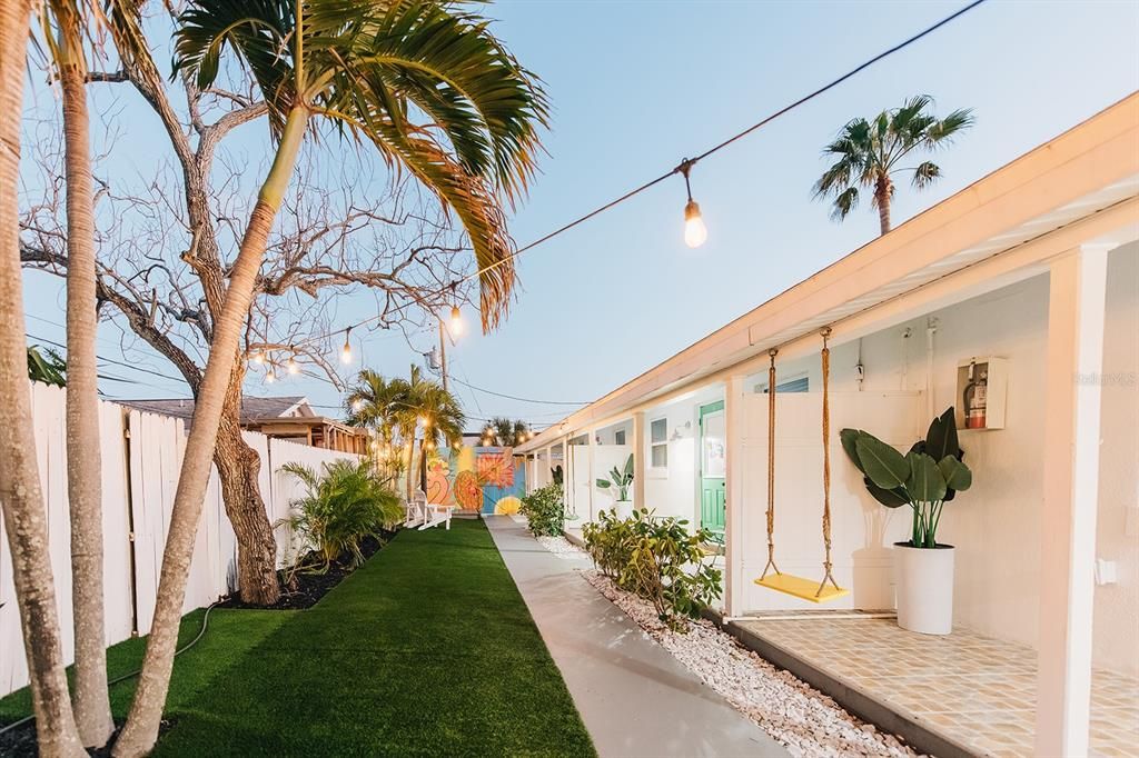 For Rent: $2,450 (1 beds, 1 baths, 700 Square Feet)